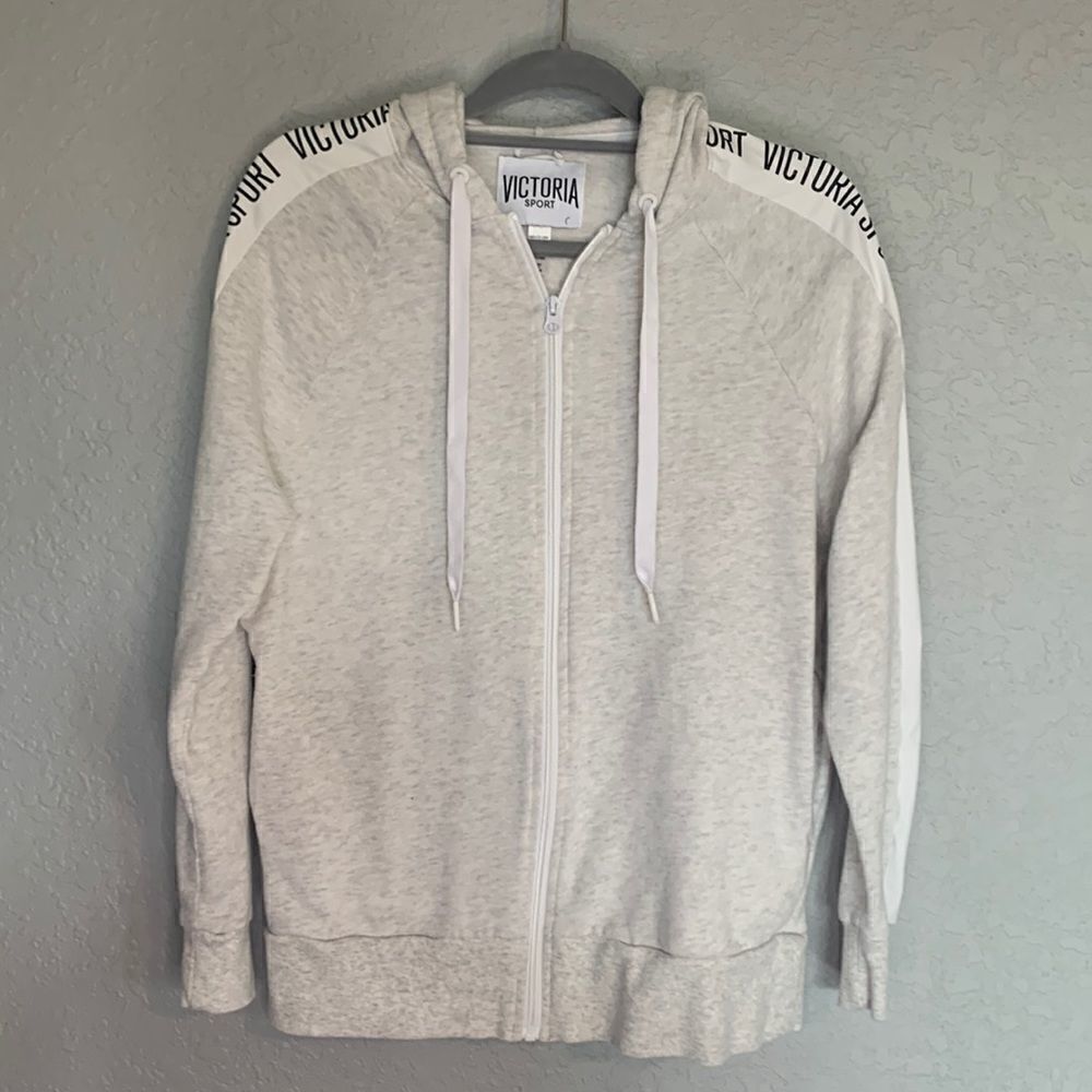 Victoria’s Secret Victoria Sport gray jacket size XS‎